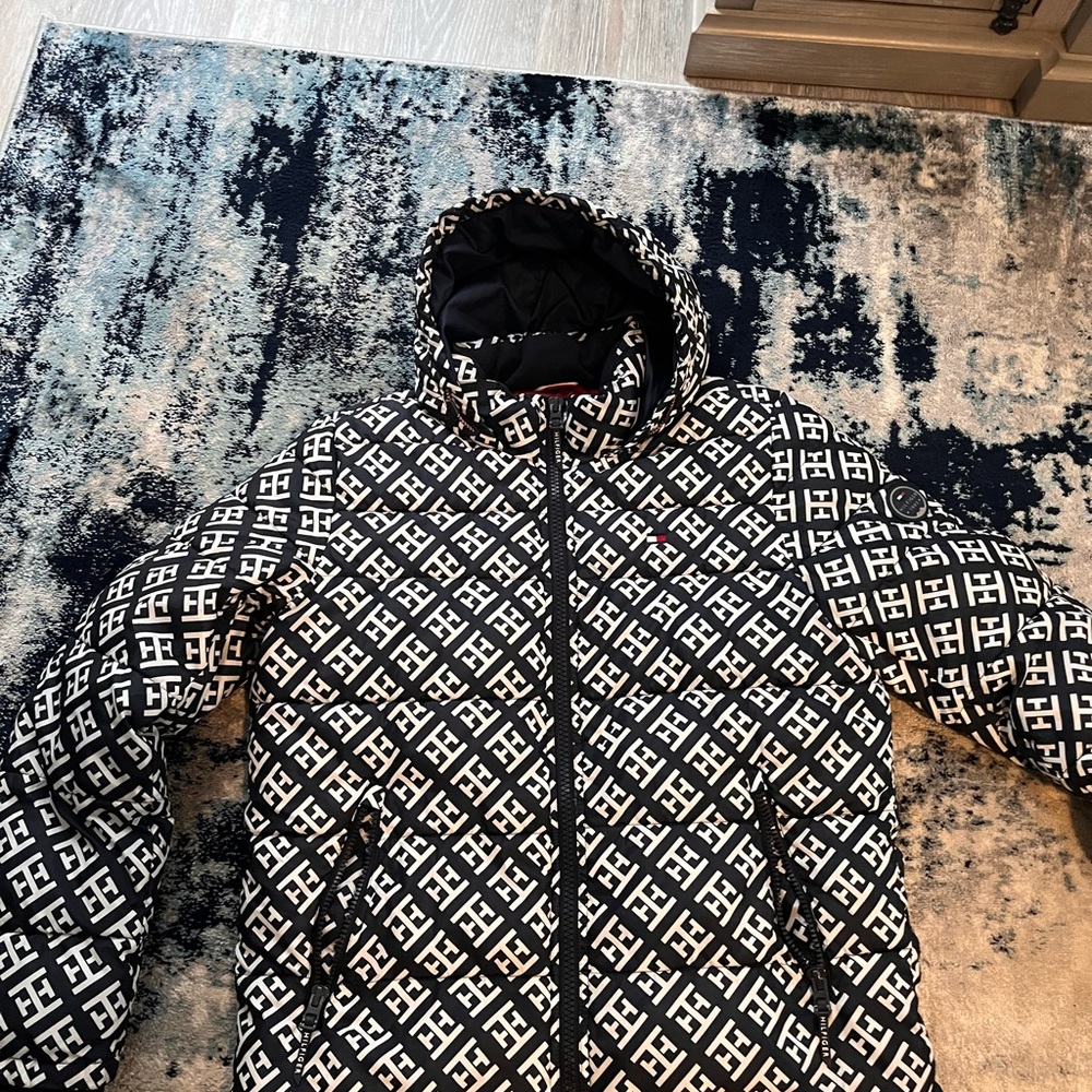 Men’s Tommy Hilfiger puffer jacket.